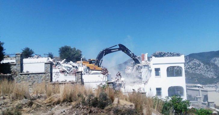 Bodrum’da kaçak yapılar yıkılıyor G5