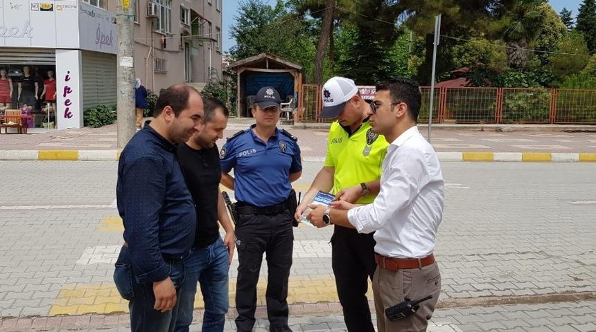Trafikte  "&Ouml;ncelik Hayatın, &Ouml;ncelik Yayanın&rdquo;