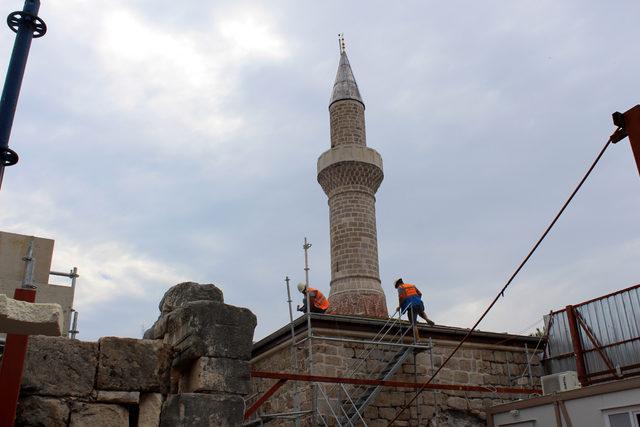 'Kesik Minare' Camii, minaresiyle kalacak