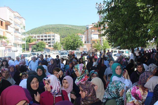 Bucaklı hacı adayları dualarla uğurlandı