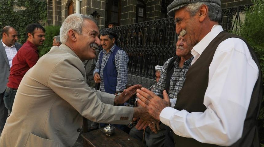 Başkan Mızraklı dengbejleri ziyaret etti