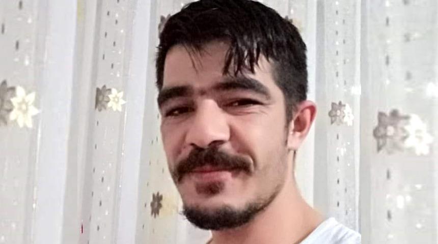 İki &ccedil;ocuk babası adam, sabaha kadar gitar &ccedil;alıp intihar etti  