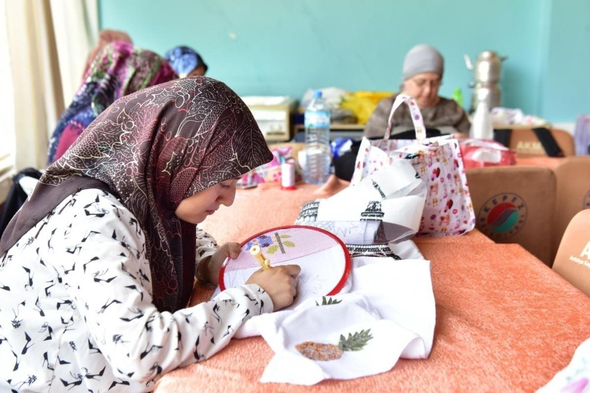 AKMEK&rsquo;in el sanatları kursları yazın da devam edecek