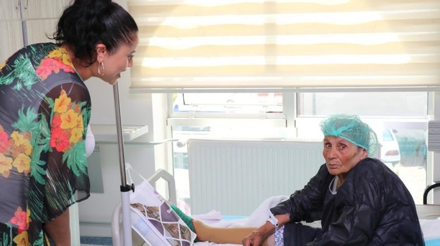 Safranbolu Belediyesi hastalara moral vermeye devam ediyor