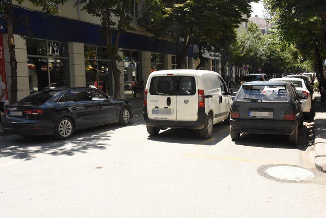 Eskişehir'de, hatalı park yapan sürücülere kameralı denetim