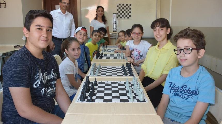 ŞEGEM, geleceğin satran&ccedil; ustalarını yetiştiriyor