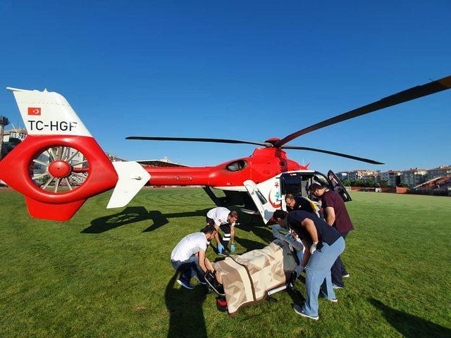 Ağır yaralı hastanın sevki helikopter ambulansla gerçekleşti