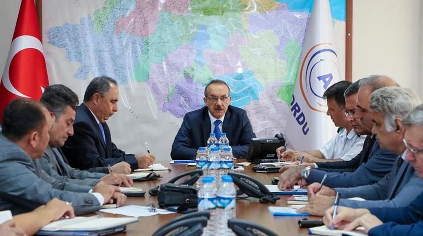 Vali kriz masasını topladı