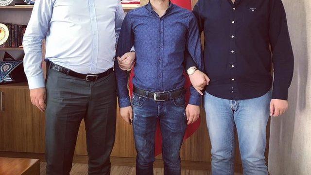 Baki Ersoy, tezgahı dağıtılan karpuzcuya verdiği sözü tuttu