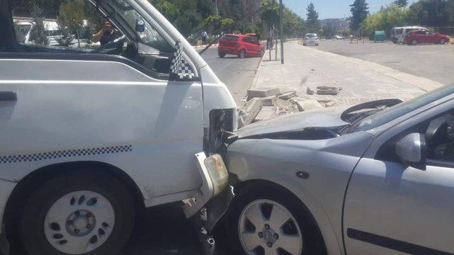 Siirt’te maddi hasarlı trafik kazası 1