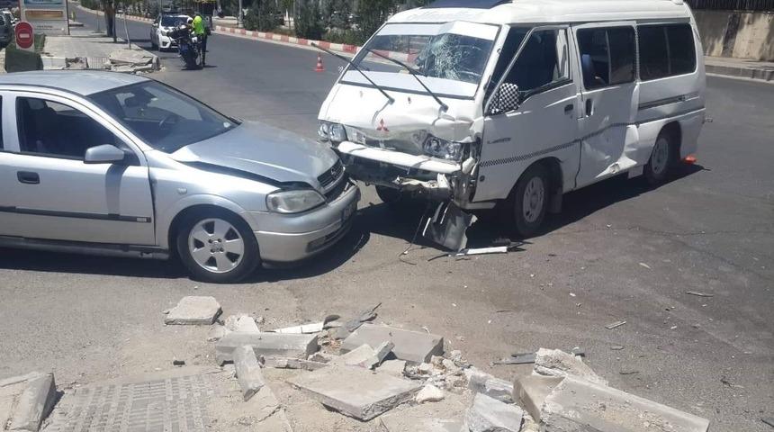 Siirt&rsquo;te maddi hasarlı trafik kazası