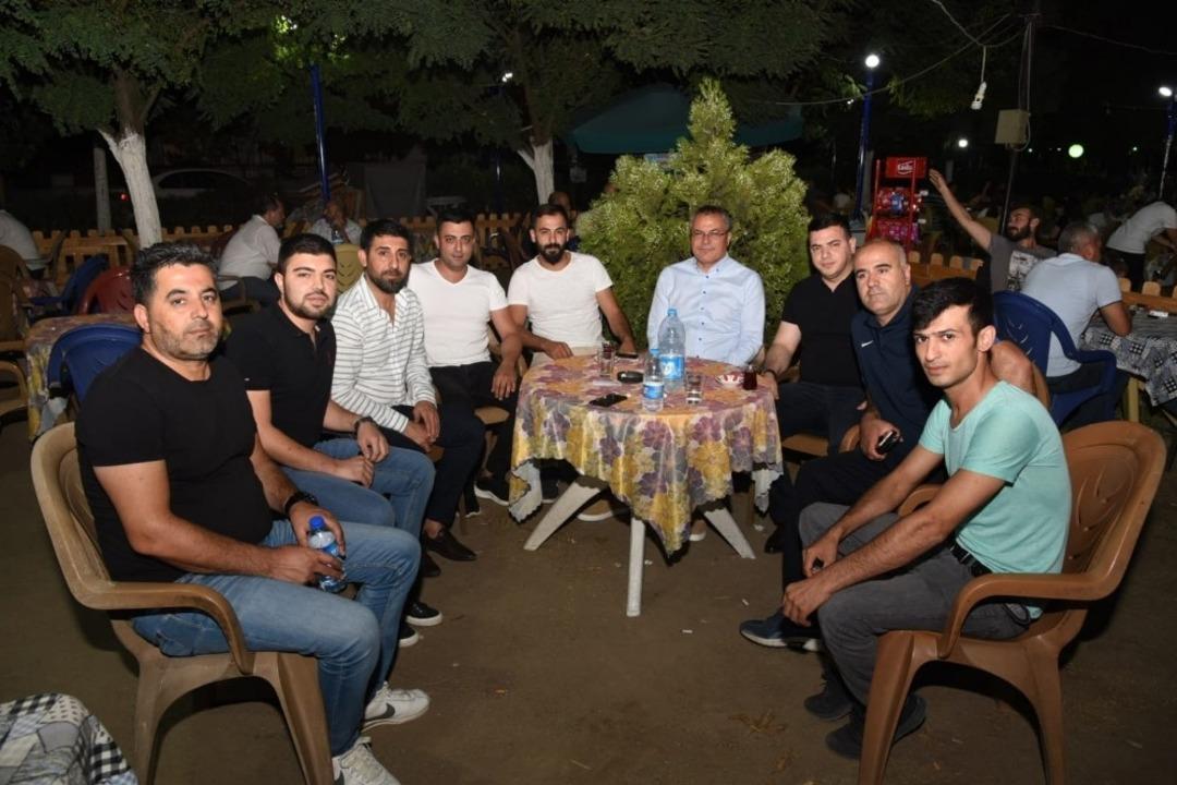 Vali Deniz vatandaşın akşam keyfine ortak oldu