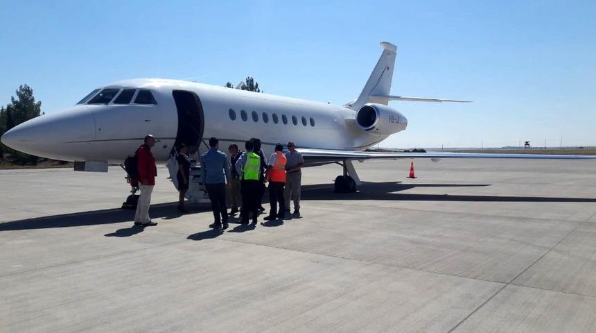 ABD&rsquo;den &ouml;zel u&ccedil;akla Nemrut Dağını g&ouml;rmeye geldiler