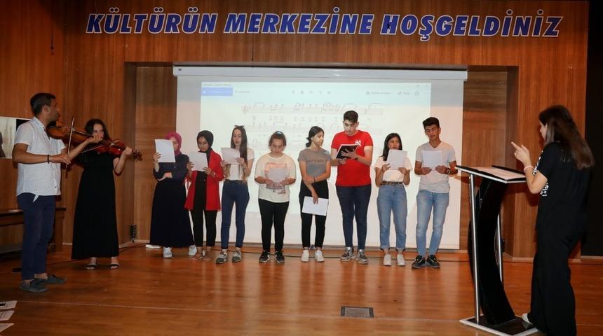 Gen&ccedil;lik korosu derslerine başladı
