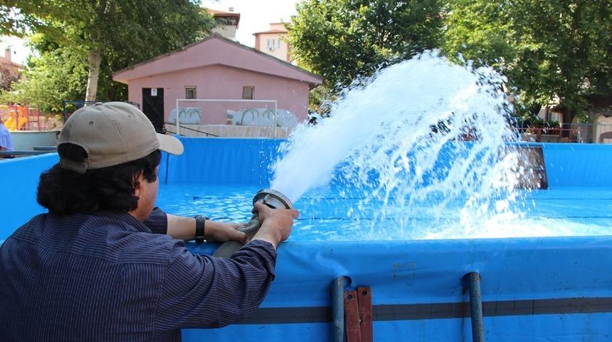 Portatif havuzda y&uuml;zme kursu pazartesi g&uuml;n&uuml; başlıyor