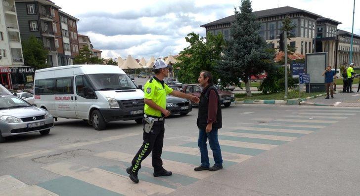 Kırmızı ışıkta geçen yayalara ceza G3