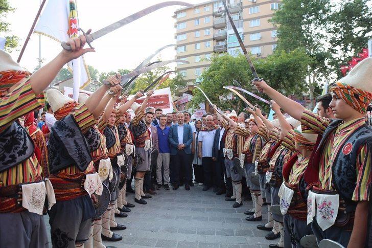 Ata sporlarına renkli kortej G3