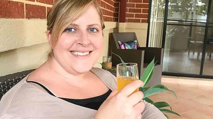 Gelinliğini &uuml;&ccedil; beden k&uuml;&ccedil;&uuml;k alıp d&uuml;ğ&uuml;ne kadar 25 kilo verdi!