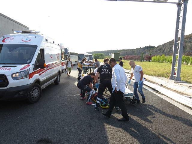Yavuz Sultan Selim köprüsü girişinde otobüs kazası: Yaralılar var (1)