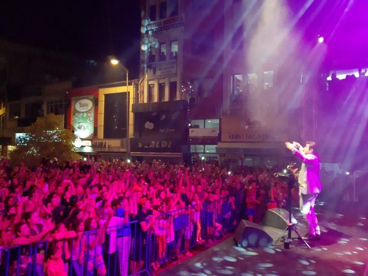 Ünlü şarkıcı Coşkun Sabah, Çaycuma’yı coşturdu G2