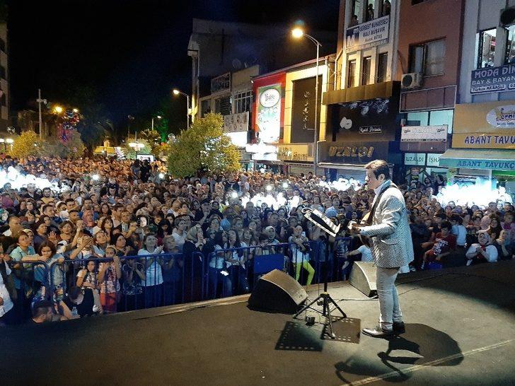 Ünlü şarkıcı Coşkun Sabah, Çaycuma’yı coşturdu G4