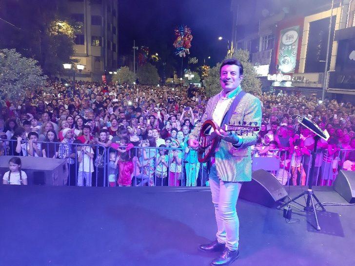 Ünlü şarkıcı Coşkun Sabah, Çaycuma’yı coşturdu G5