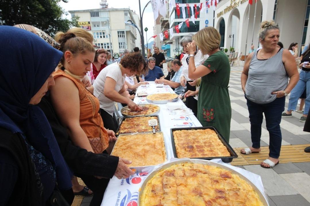 En g&uuml;zel Laz B&ouml;reği yarışması Hopa&rsquo;da yapıldı