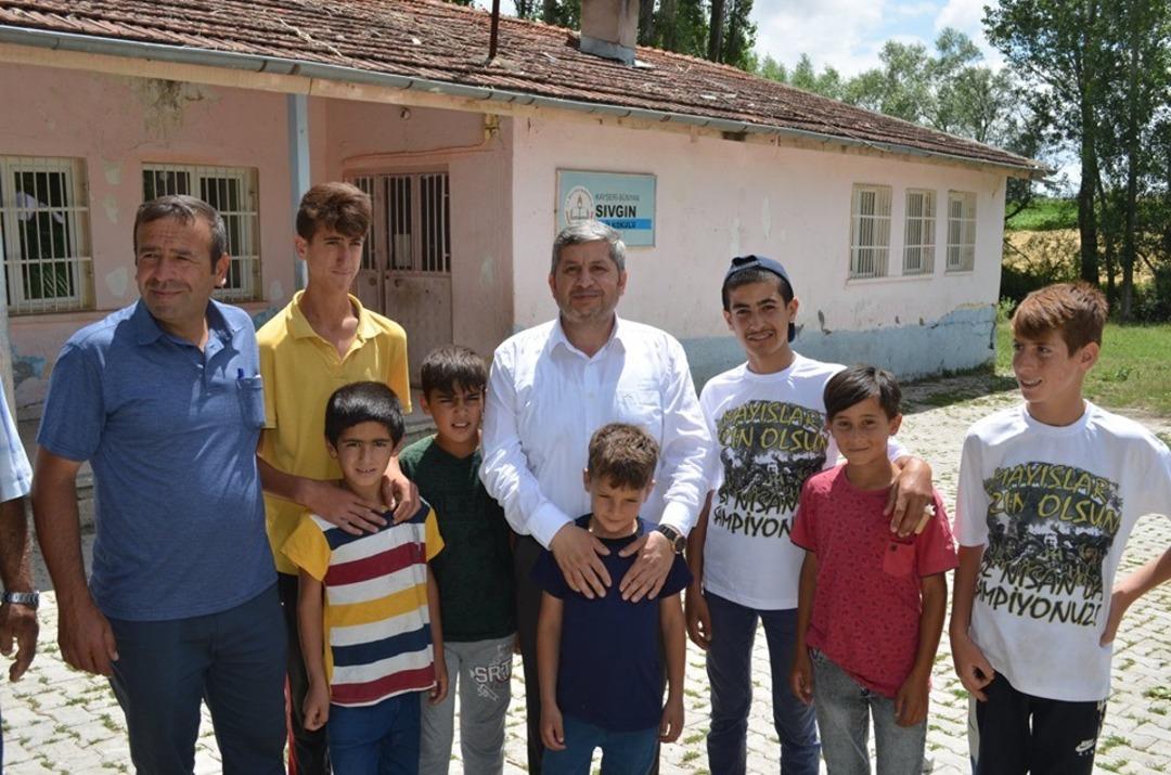 B&uuml;nyan Belediye Başkanı &Ouml;zkan Altun: &rdquo;Uyumlu Bir &Ccedil;alışmayla Mahallemizin Eksiklerini Gideriyoruz&rdquo;