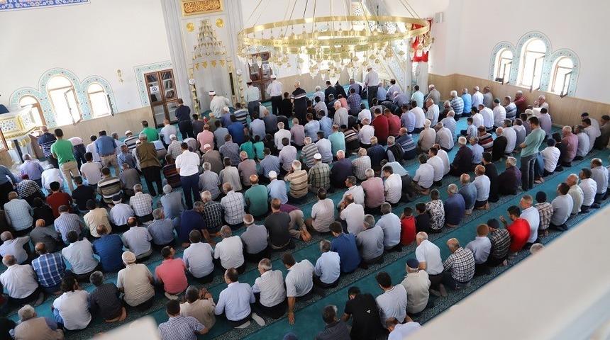 Musabeyli il&ccedil;esinde  Aişe Caminin ibadete a&ccedil;ıldı