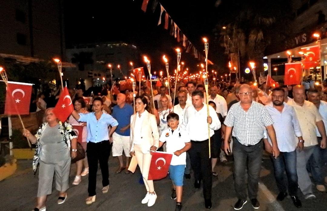 &Ccedil;eşme, Ata&rsquo;sını coşkuyla selamlıyor