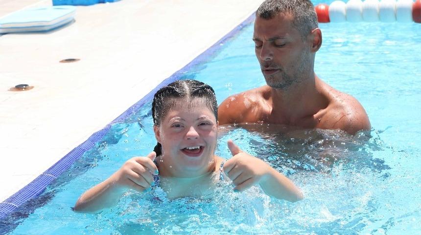 Selin&rsquo;in yeni hedefi y&uuml;zme şampiyonluğu