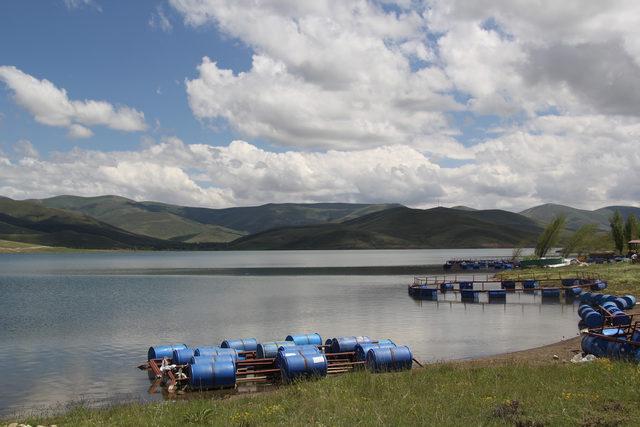 Bayburt'ta baraj gölünde tekne turu keyfi