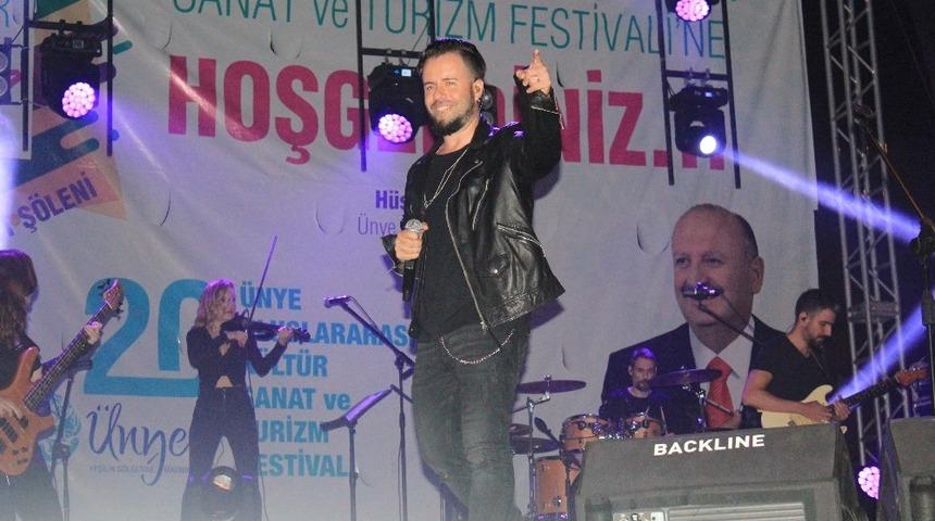 Gece, Emre ile Aydın&rsquo;landı