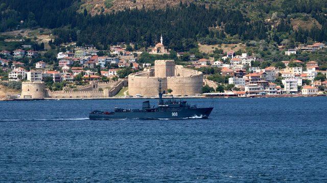 Rus mayın tarama gemisi ve askeri römorkörü Çanakkale Boğazı'ndan geçti