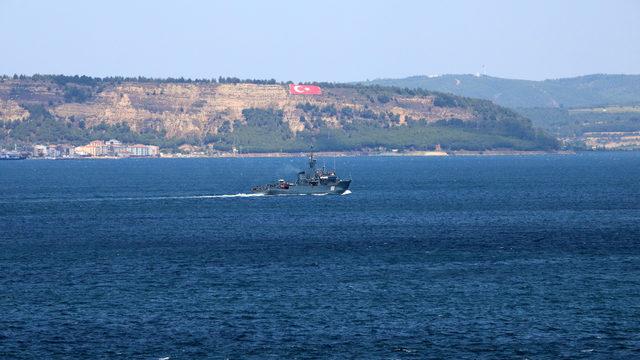 Rus mayın tarama gemisi ve askeri römorkörü Çanakkale Boğazı'ndan geçti