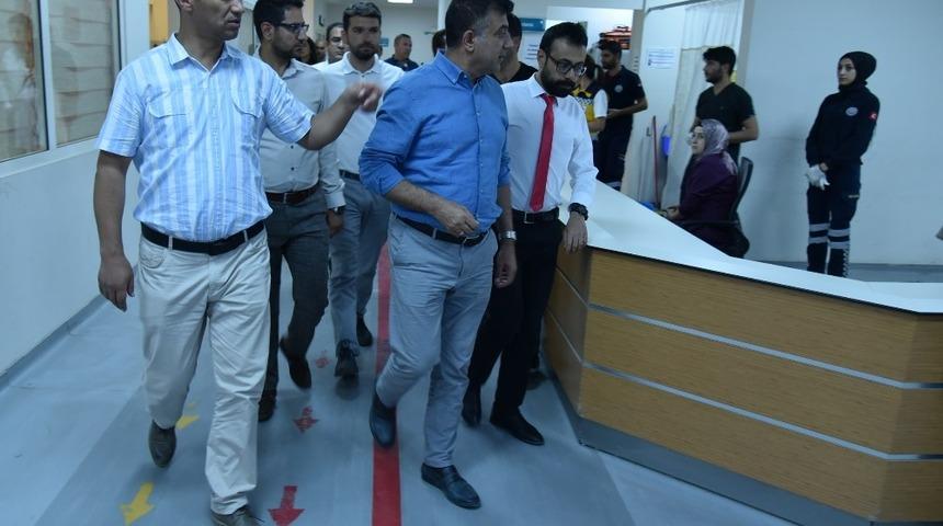 M&uuml;d&uuml;r S&uuml;nnet&ccedil;ioğlu&rsquo;ndan Erciş Devlet Hastanesine ziyaret