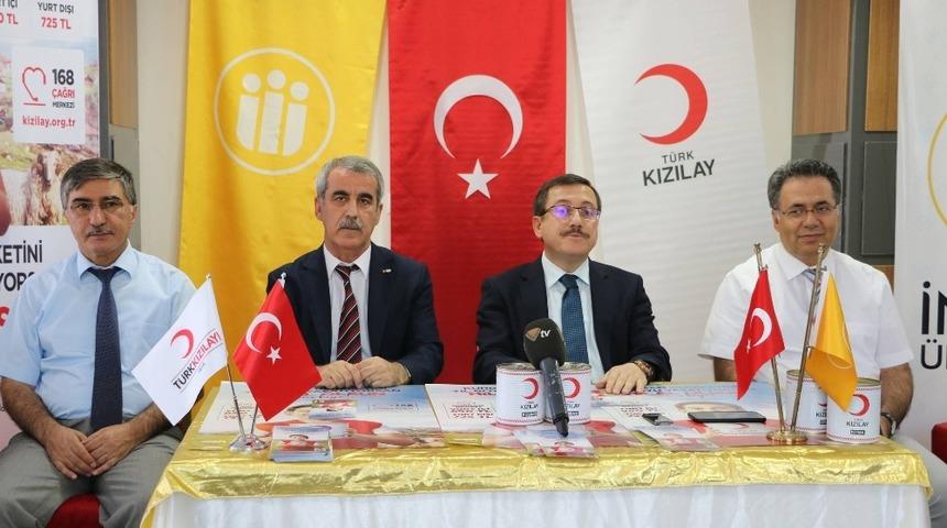 Rekt&ouml;r Kızılay, Kızılay&rsquo;a kurban bağışında bulundu