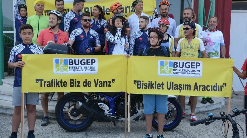 Aliağalı bisikletçiler “Trafikte biz de varız” dedi