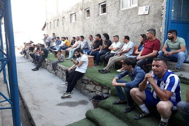 Hakkari’de kurumlar arası halı saha futbol turnuvası