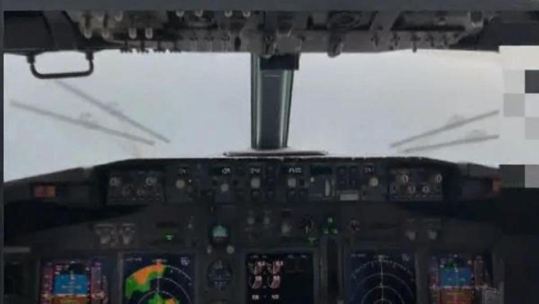 U&ccedil;ağın denize inme anı kokpit kamerasına yansıdı