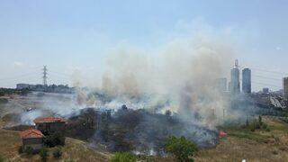 Metris Cezaevi yanında askeri alanda yangın