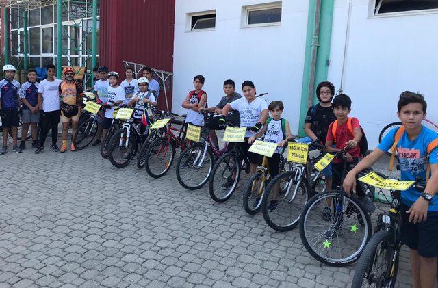 Bisiklet kullanıcılarından 'Trafikte biz de varız' etkinliği