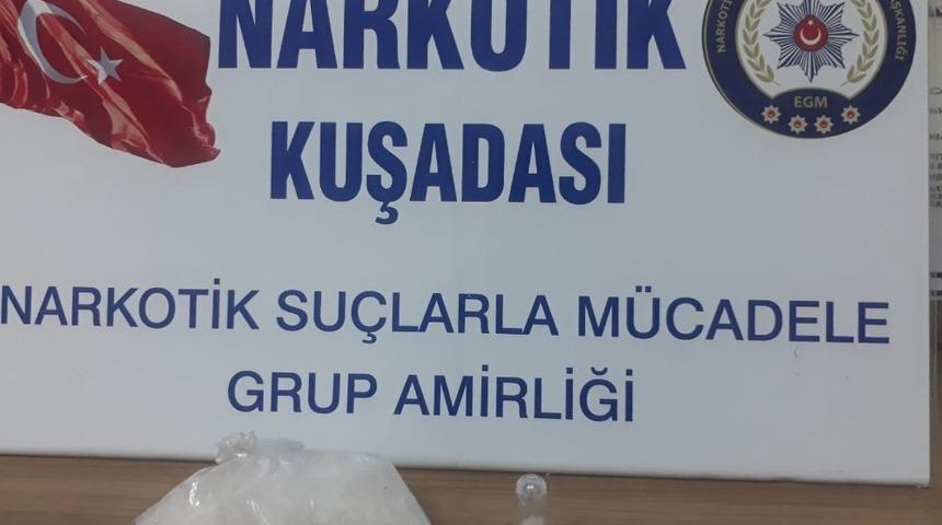 Kuşadası&rsquo;nda uyuşturucu operasyonunda 3 kadın yakalandı