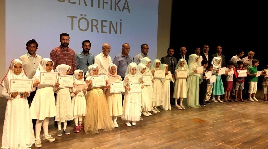 Hayrat Vakfı ve T&uuml;gva&rsquo;nın Yaz Okulu kapanış programı d&uuml;zenlendi