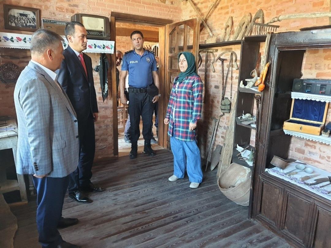 Vali Yazıcı, m&uuml;ze okulu ziyaret etti