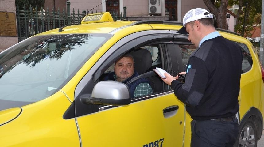 Balıkesir polisinden ticari taksilere denetimi