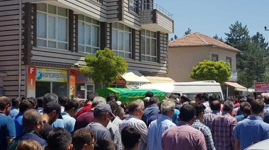 Yaşam m&uuml;cadelesini kaybeden 17 yaşındaki İbrahim, son yolculuğuna uğurlandı