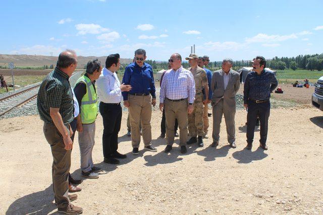 Atatürk'ün ilk kazmayı vurduğu yenilenen demiryolu hattında test sürüşü