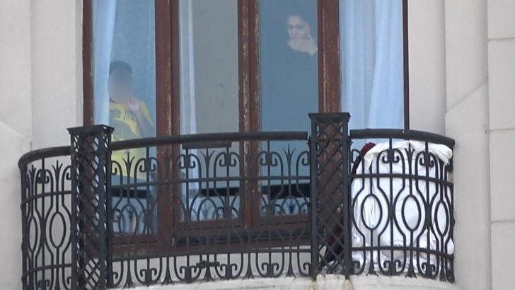 Taksim'de imdat çığlıkları! Eşini döven turist polisten kaçtı G4