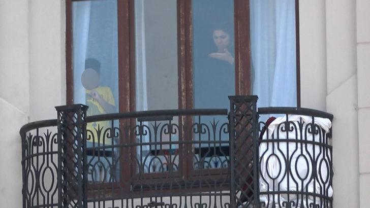 Taksim'de imdat çığlıkları! Eşini döven turist polisten kaçtı G1